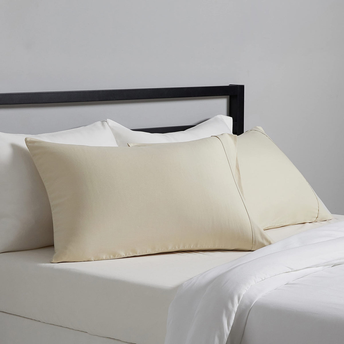 Amazon Basics Standard Pillowcases Set of 2 - Lightweight, Super Soft Easy Care Microfiber, Cream, 30" L x 20" W, Pillows Not Included