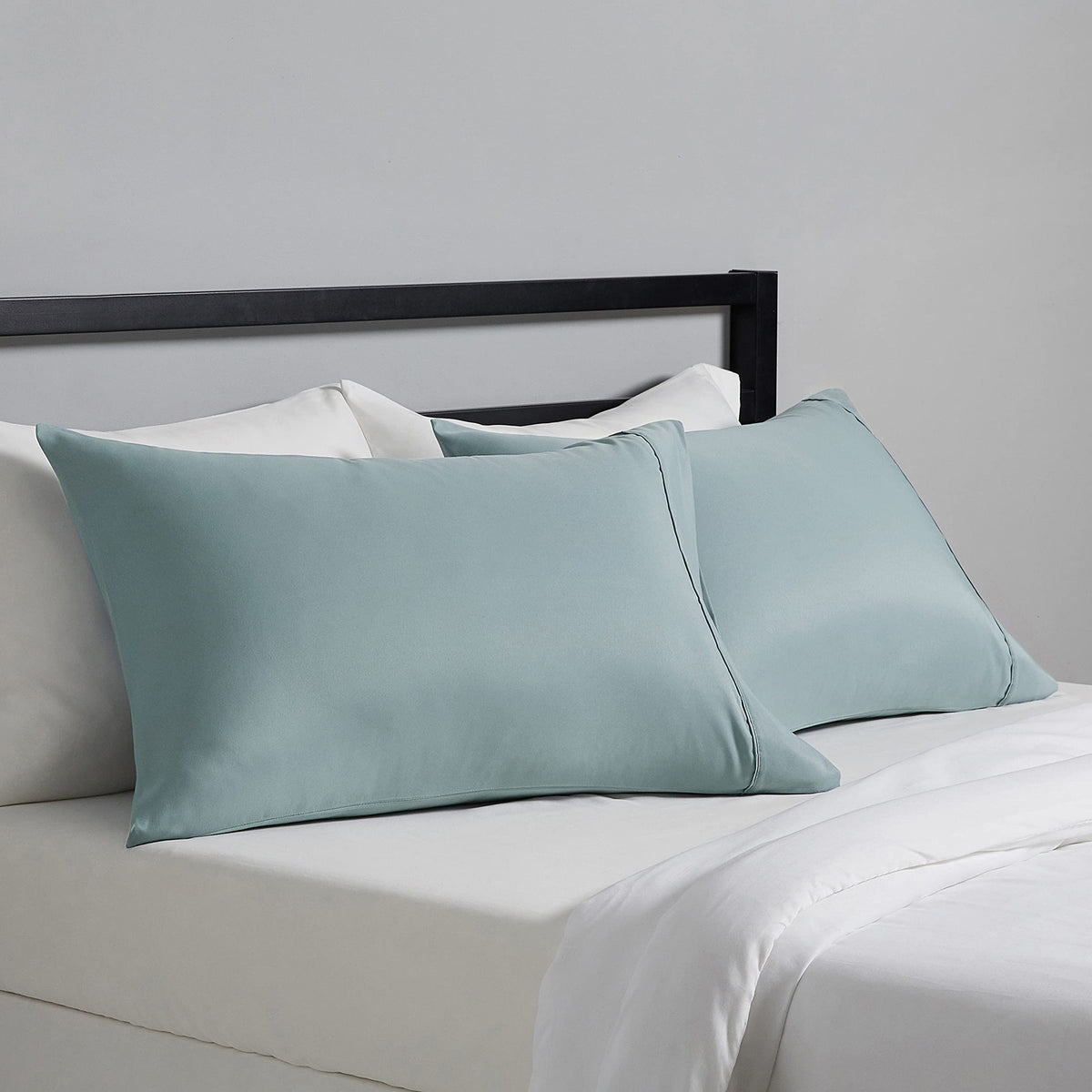 Amazon Basics Standard Pillowcases Set of 2 - Lightweight, Super Soft Easy Care Microfiber, Cream, 30" L x 20" W, Pillows Not Included