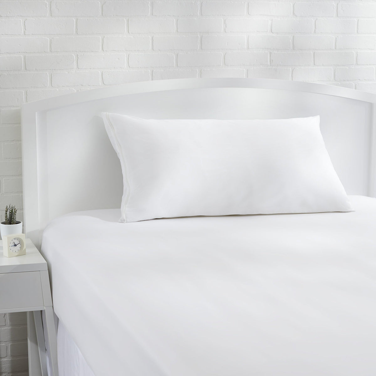 Amazon Basics King Pillow Protector with Zipper, Breathable 100% Cotton Hypoallergenic, Tight Weave, Machine Washable, White, 37 x 21 Inches, Pillows Not Included