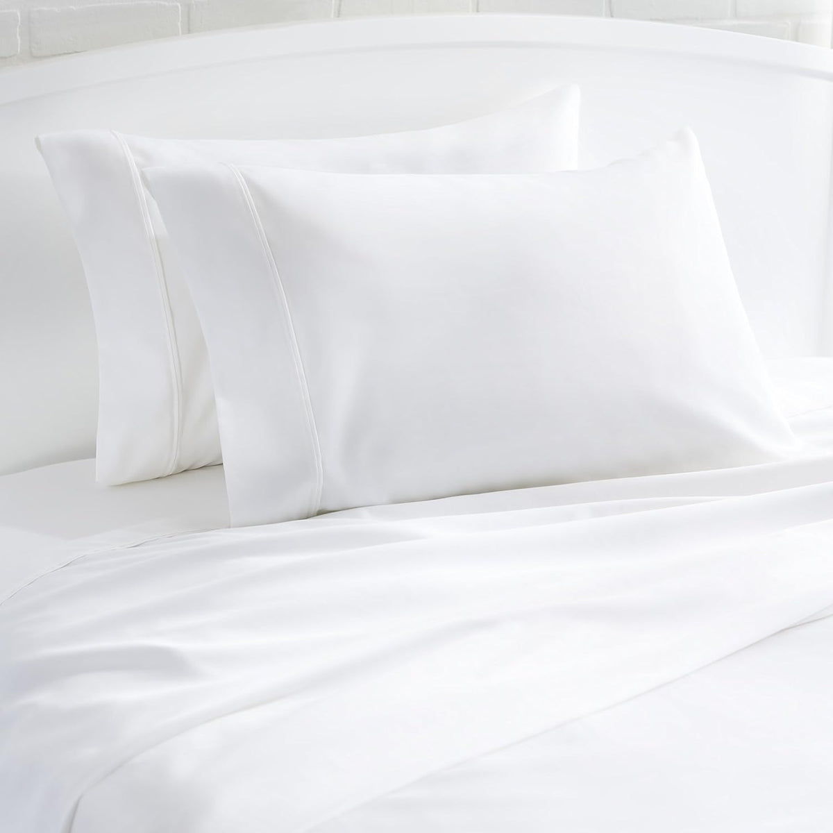 Amazon Basics 400 Thread Count Soft 100% Cotton Pillow Cases, Wrinkle Resistant, Sateen Weave, King Size, 40" x 20", Machine Washable, White, Set of 2, Pillows Not Included