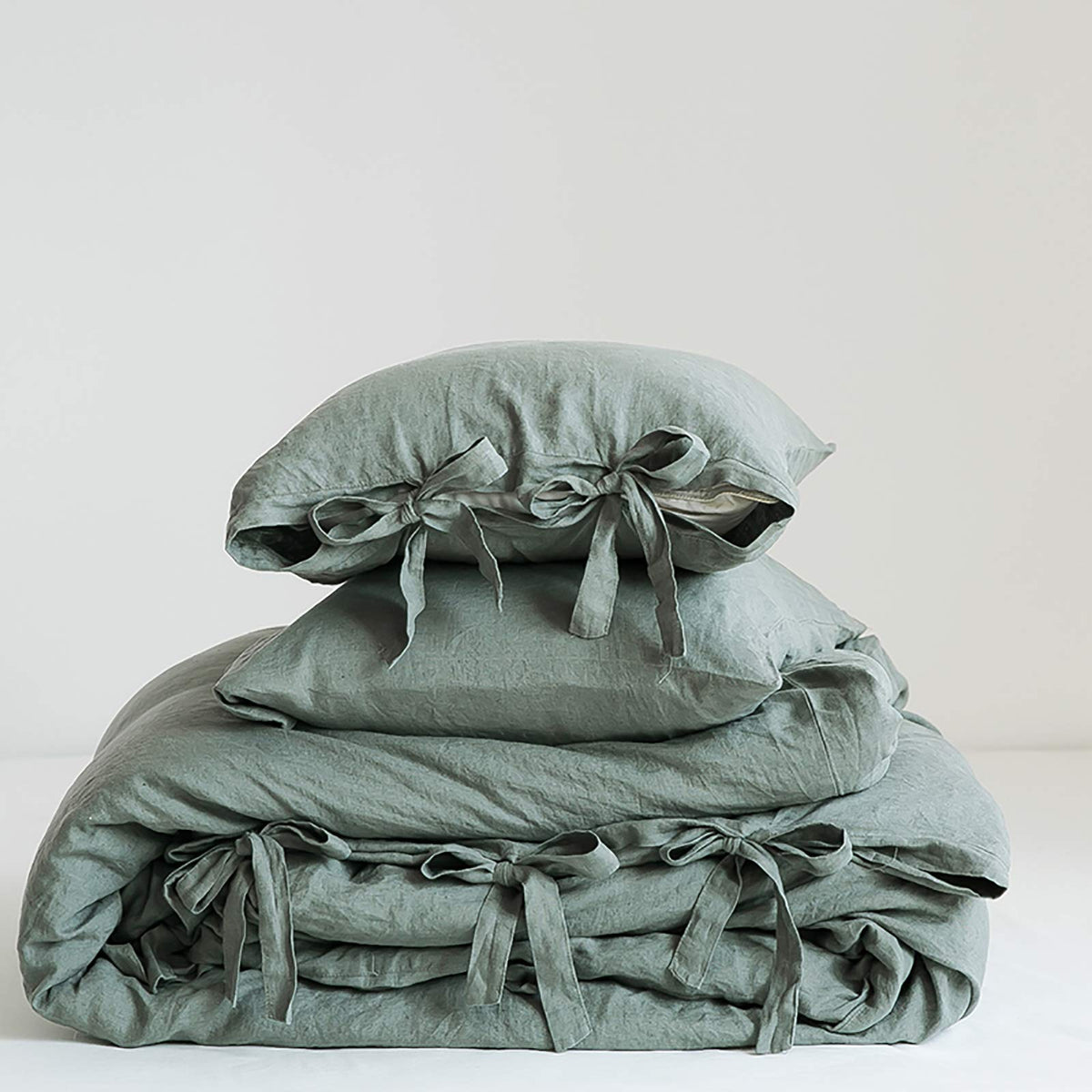 Simple&Opulence 100% Linen Duvet Cover Set, 3 Pieces Belgian Flax Breathable Bedding, King Size 104''x92'' (1 Comforter Cover+2 Pillowshams) with Tie Closure Style,Dusty Blue