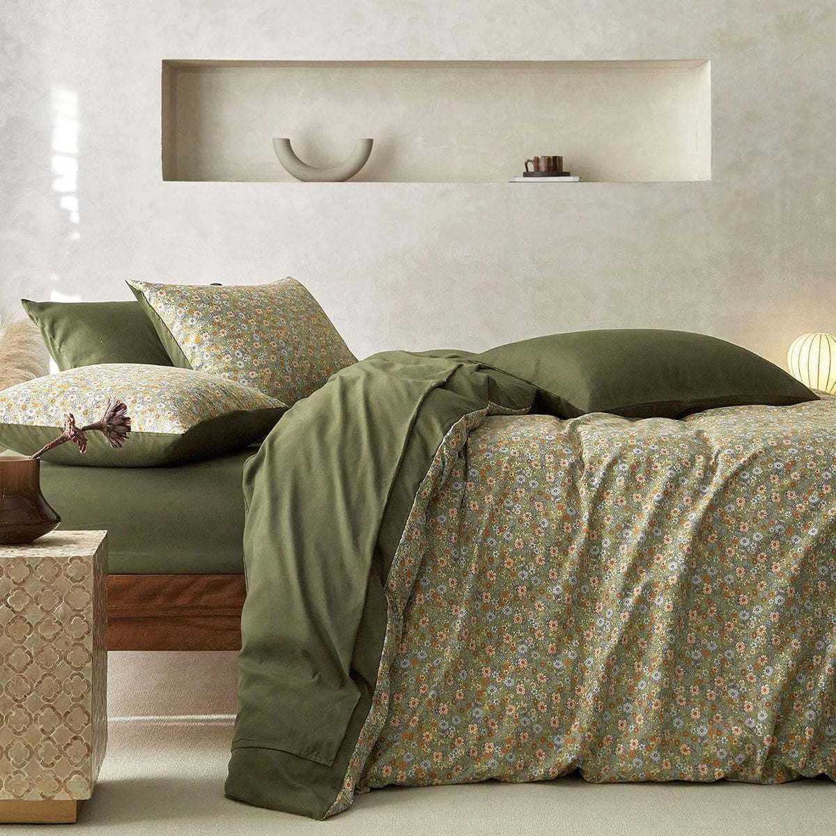 Wake In Cloud - Floral Duvet Cover Set, Cute Vintage Flower Cottagecore Aesthetic for Women Teen Girls, Soft Lightweight Bedding, 3-Piece, Olive Green, Queen Size