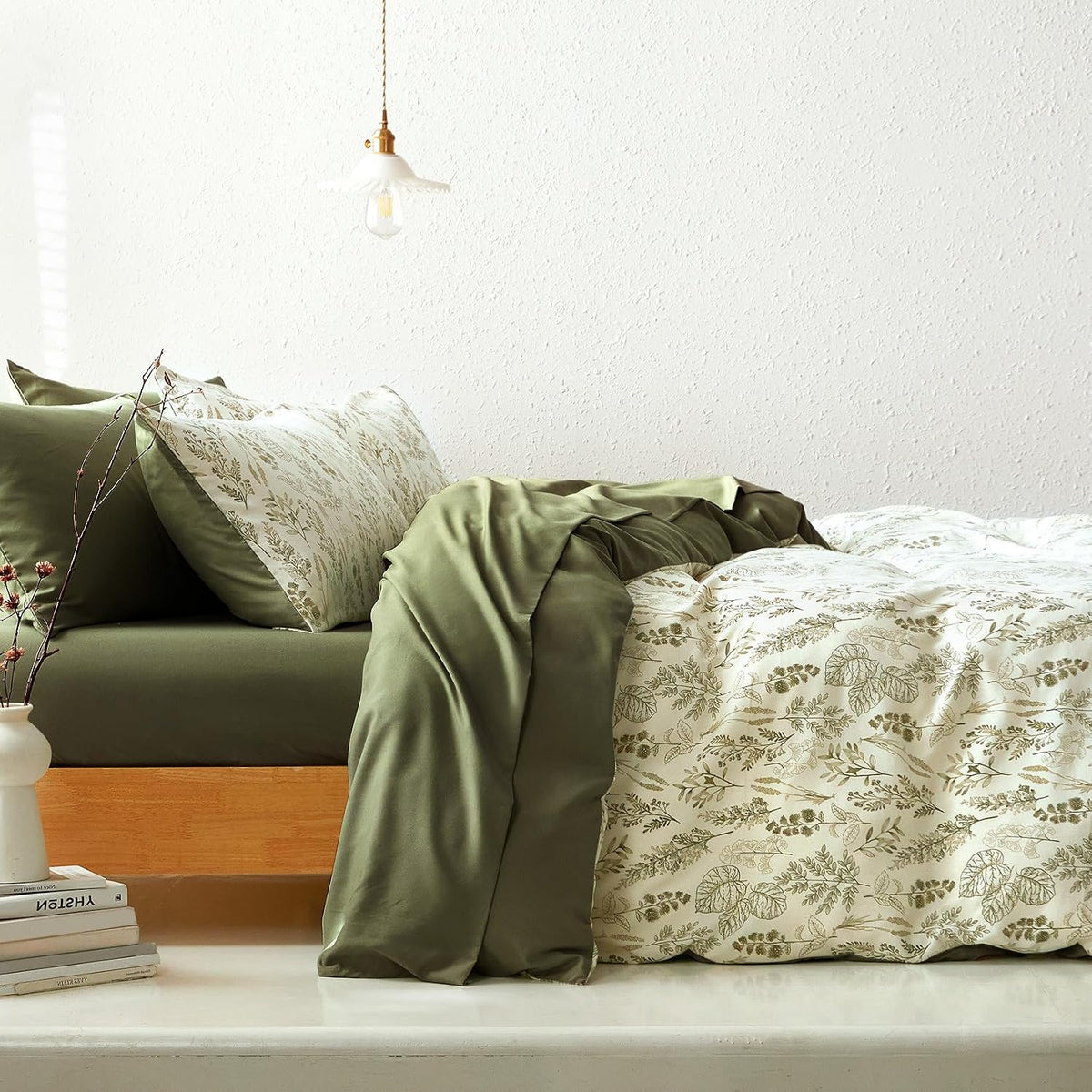 Wake In Cloud - Floral Duvet Cover Set, Botanical Vintage Flower Coquette Cottagecore Aesthetic for Women Teen Girls, Soft Lightweight Bedding, 3-Piece, Olive Green, Queen Size