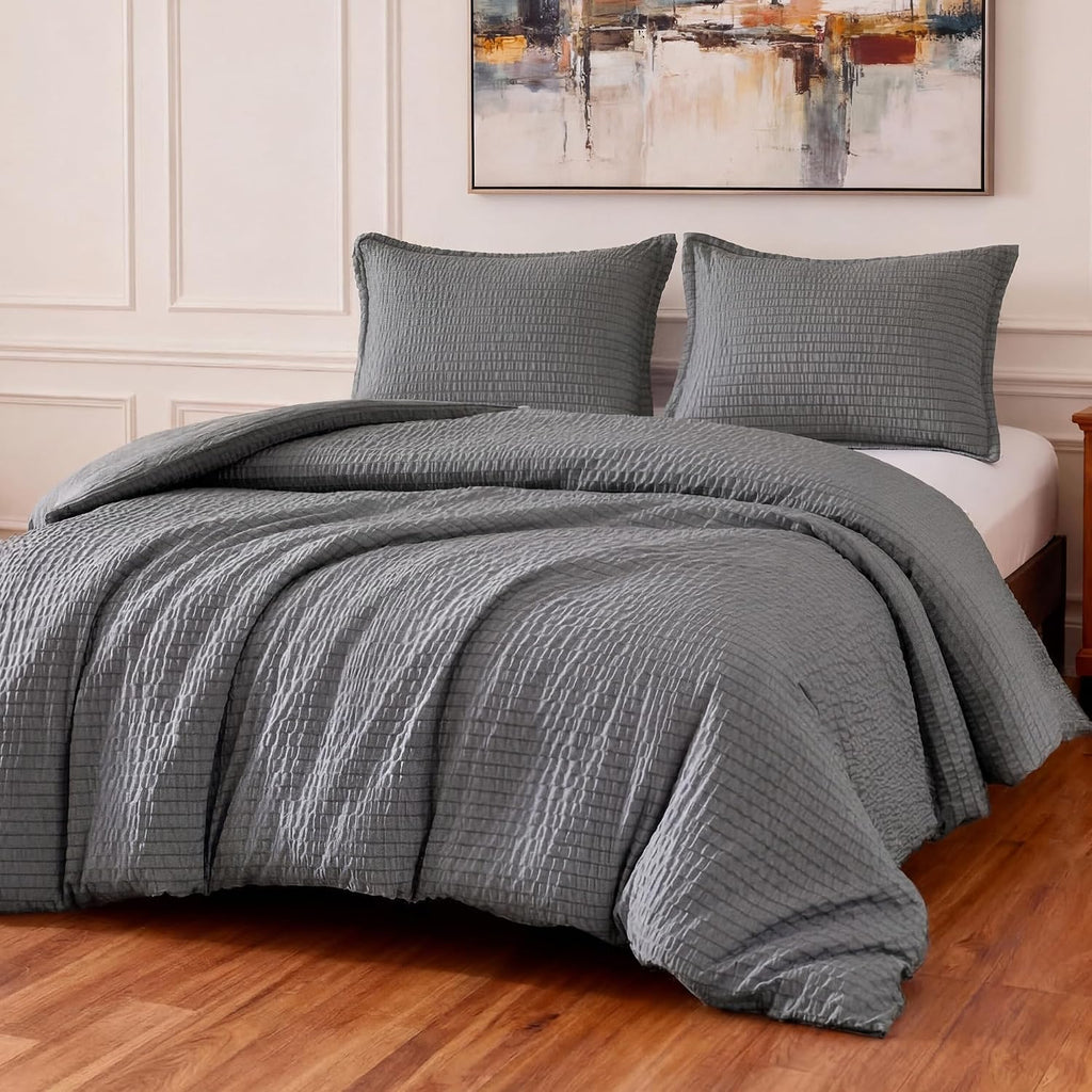 Amazon Basics Duvet Cover Set with Jacquard Geometric Pattern, 3-Piece with 1 Duvet Cover and 2 Pillow Shams, Comforter Not Included, Queen, Dark Gray