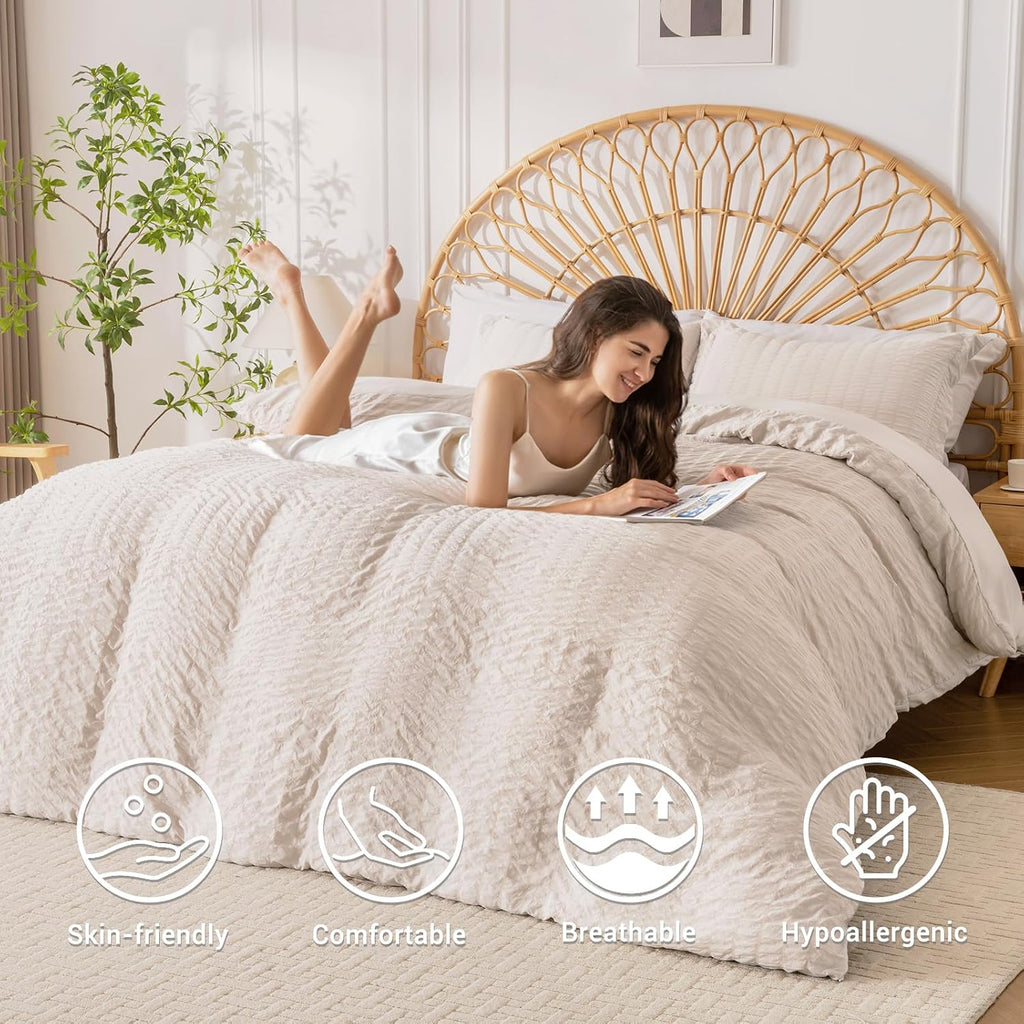 HYMOKEGE Beige Duvet Cover Queen Size, Ultra Soft 3-Piece Seersucker Duvet Cover Set with Zipper Closure, Soft Brushed Microfiber Bedding Set with 8 Corner Ties (90"x90", 2 Pillowshams)