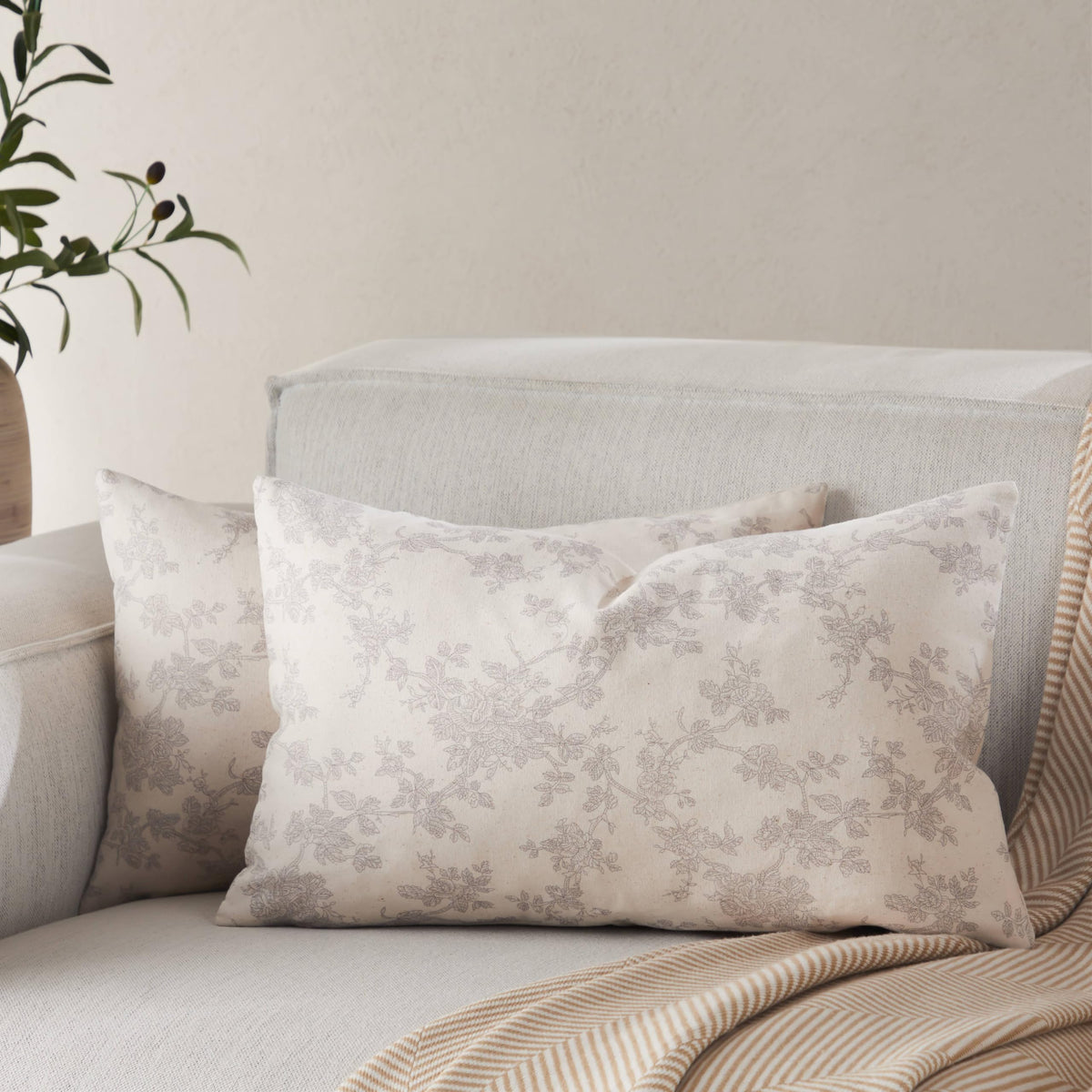 2 Pack French Floral Throw Pillow Covers 18x18in, Blue/Cream