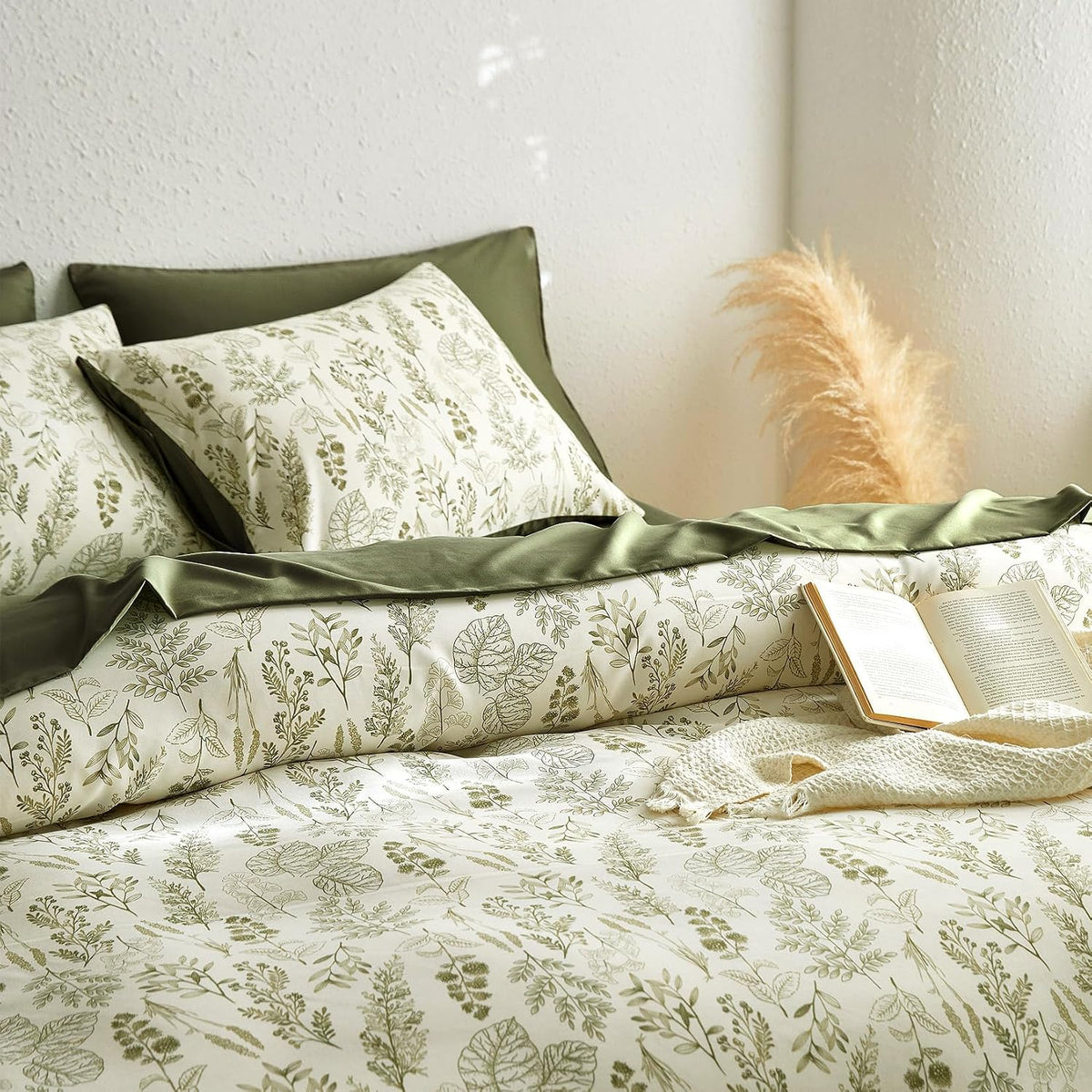 Wake In Cloud - Floral Duvet Cover Set, Botanical Vintage Flower Coquette Cottagecore Aesthetic for Women Teen Girls, Soft Lightweight Bedding, 3-Piece, Olive Green, Queen Size
