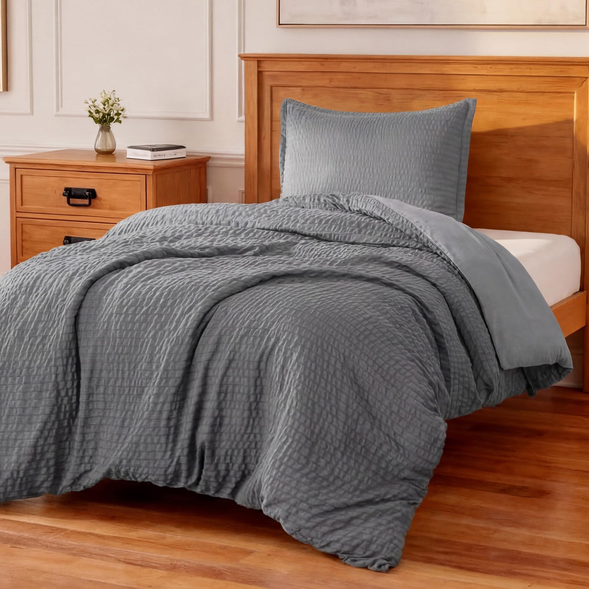 Amazon Basics Duvet Cover Set with Jacquard Geometric Pattern, 3-Piece with 1 Duvet Cover and 2 Pillow Shams, Comforter Not Included, Queen, Dark Gray