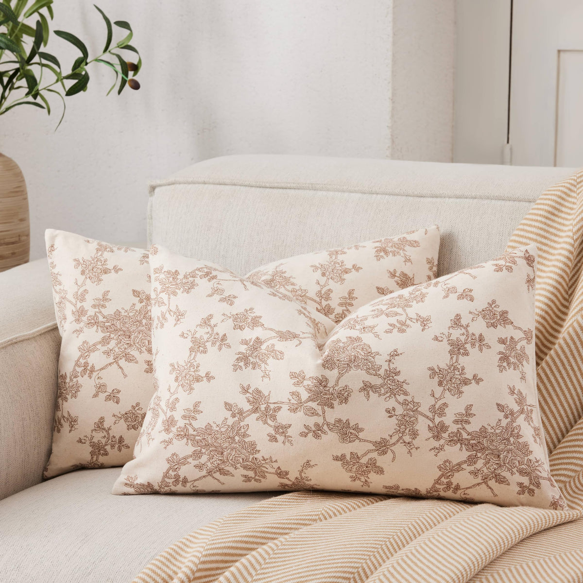 2 Pack French Floral Throw Pillow Covers 18x18in, Blue/Cream