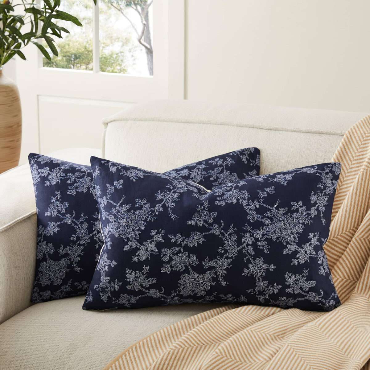 2 Pack French Floral Throw Pillow Covers 18x18in, Blue/Cream