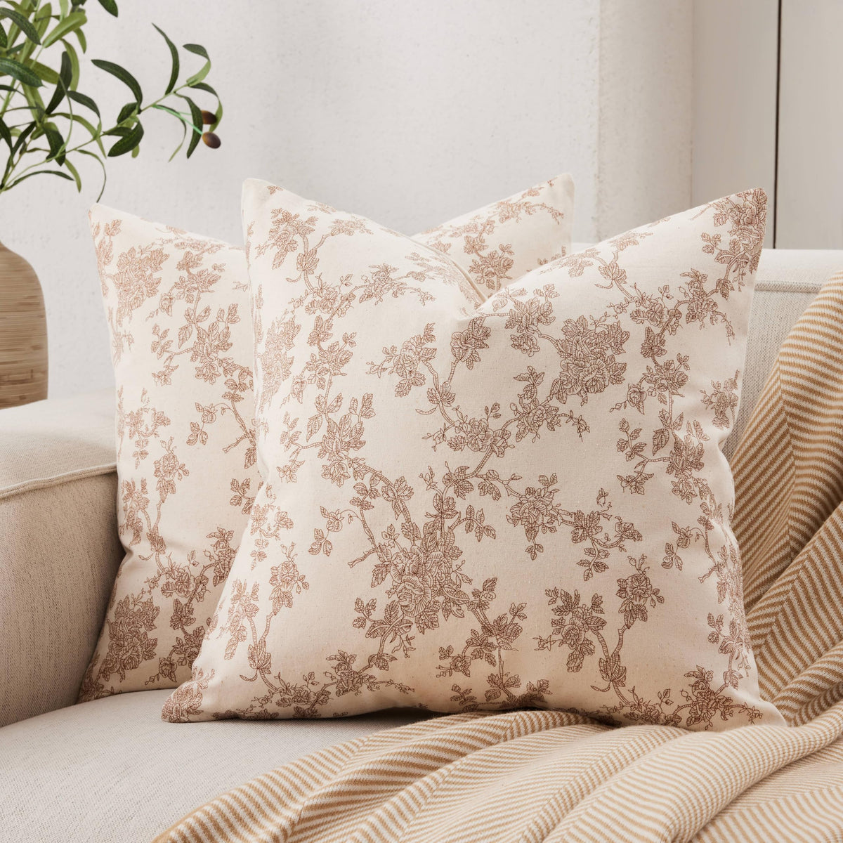 2 Pack French Floral Throw Pillow Covers 18x18in, Blue/Cream