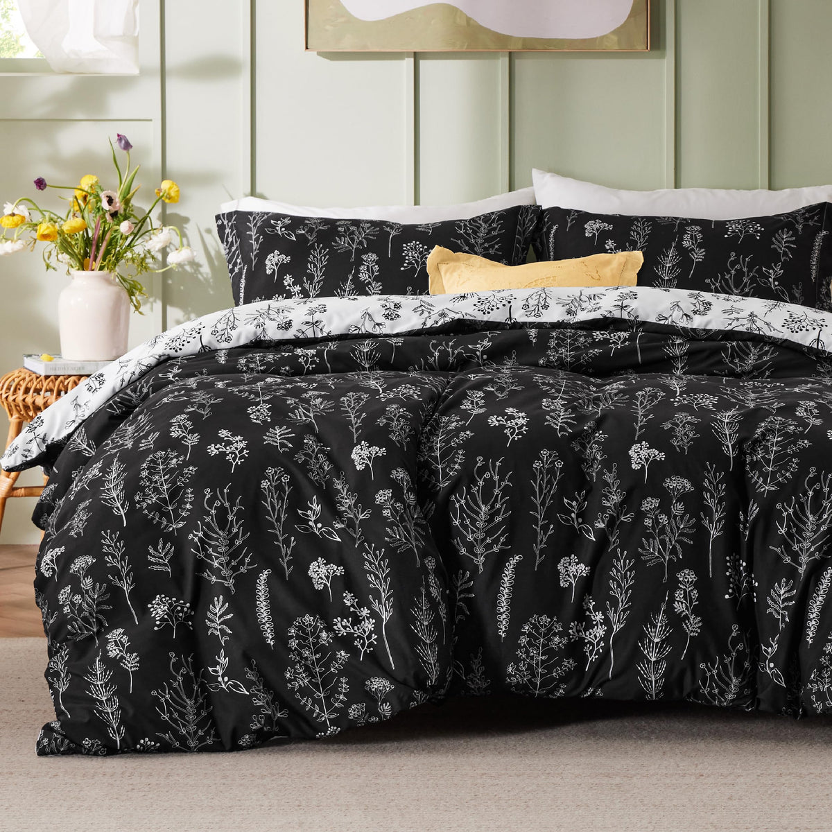Bedsure Duvet Cover King Size - Reversible Floral Duvet Cover Set with Zipper Closure, 3 Pieces Grey Bedding Set with 8 Corner Ties and 2 Pillowcases 20"x36"