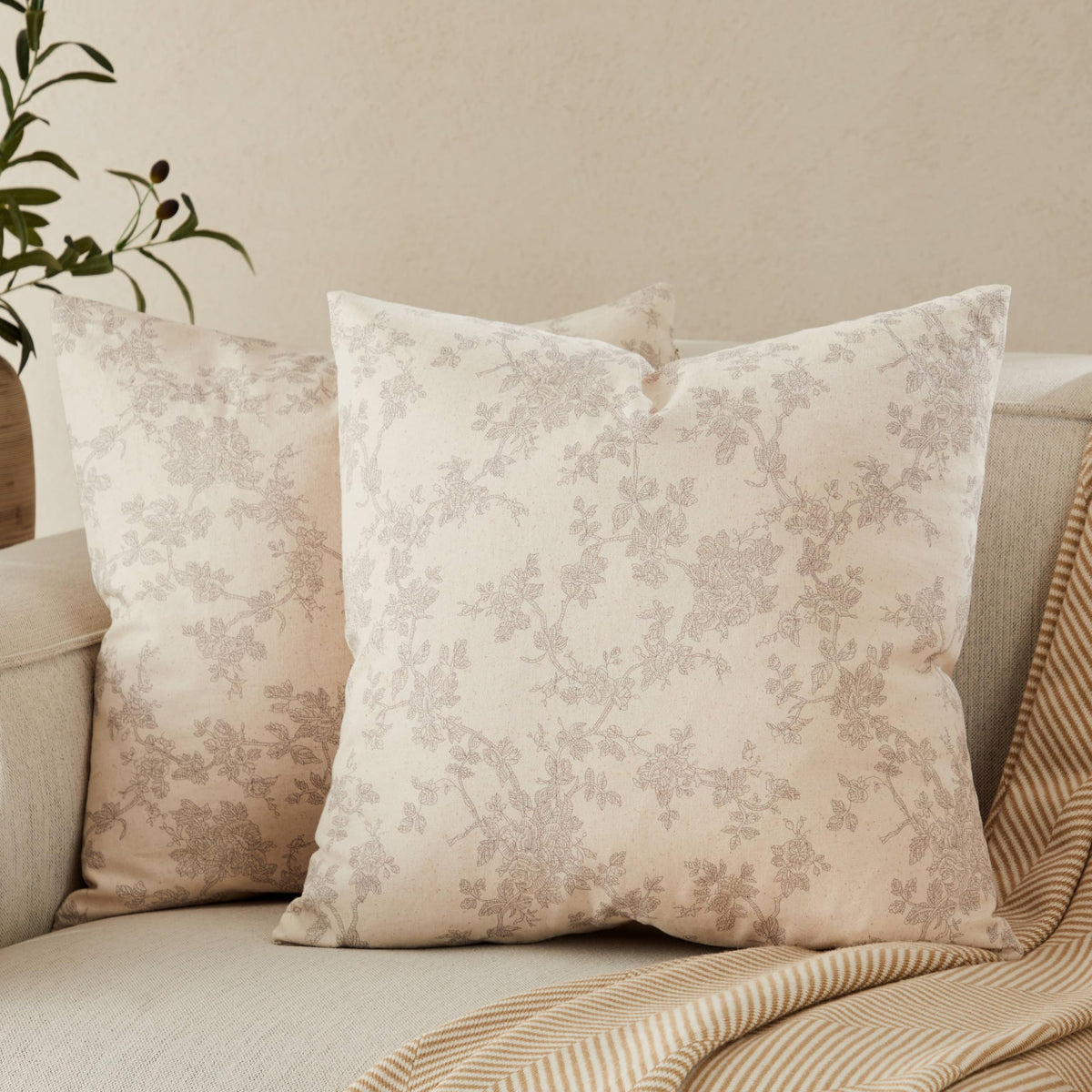 2 Pack French Floral Throw Pillow Covers 18x18in, Blue/Cream