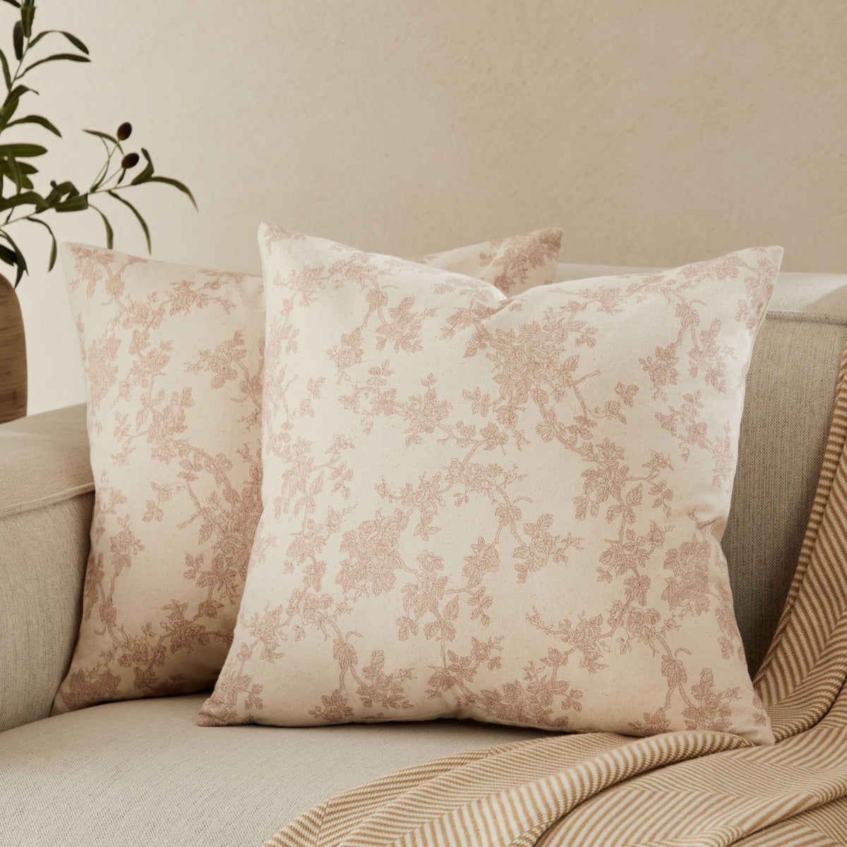 2 Pack French Floral Throw Pillow Covers 18x18in, Blue/Cream