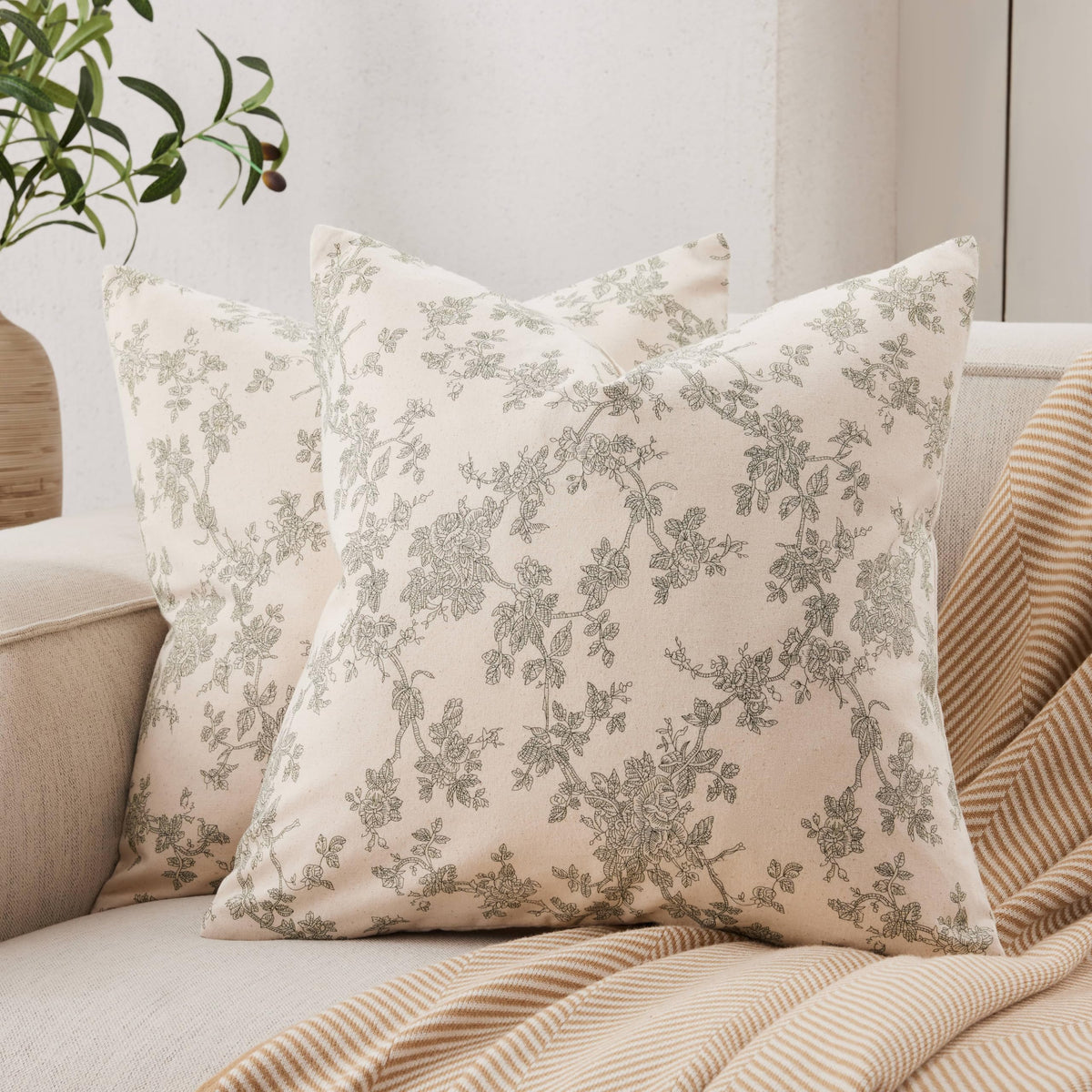 2 Pack French Floral Throw Pillow Covers 18x18in, Blue/Cream