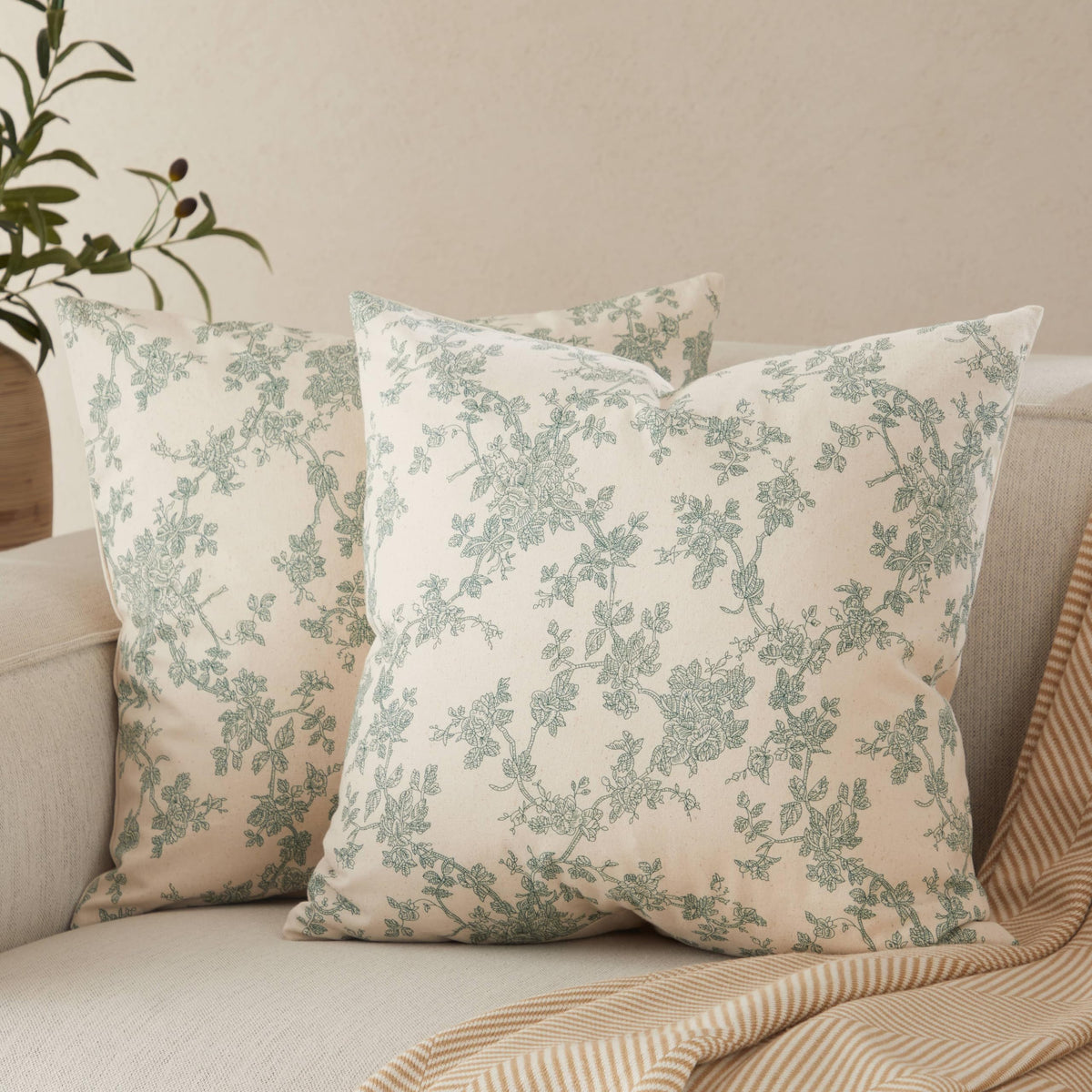 2 Pack French Floral Throw Pillow Covers 18x18in, Blue/Cream
