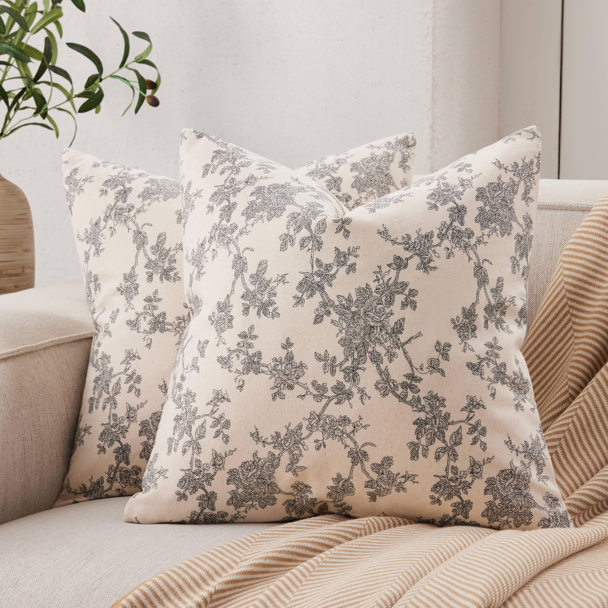 2 Pack French Floral Throw Pillow Covers 18x18in, Blue/Cream