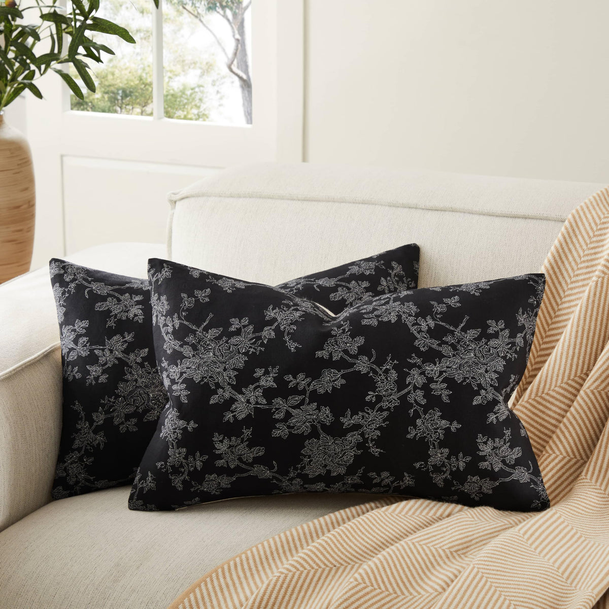 2 Pack French Floral Throw Pillow Covers 18x18in, Blue/Cream