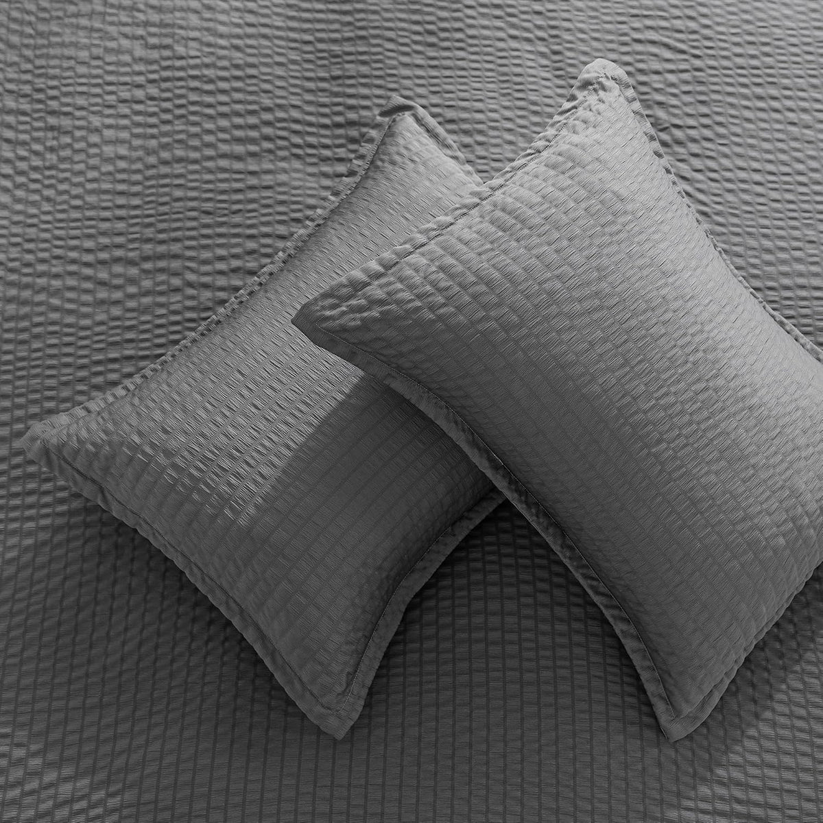 Amazon Basics Duvet Cover Set with Jacquard Geometric Pattern, 3-Piece with 1 Duvet Cover and 2 Pillow Shams, Comforter Not Included, Queen, Dark Gray